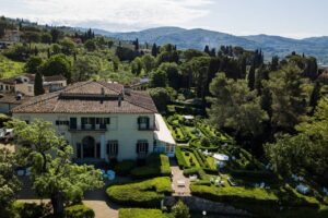 Nicole Sharp explores villa viviani